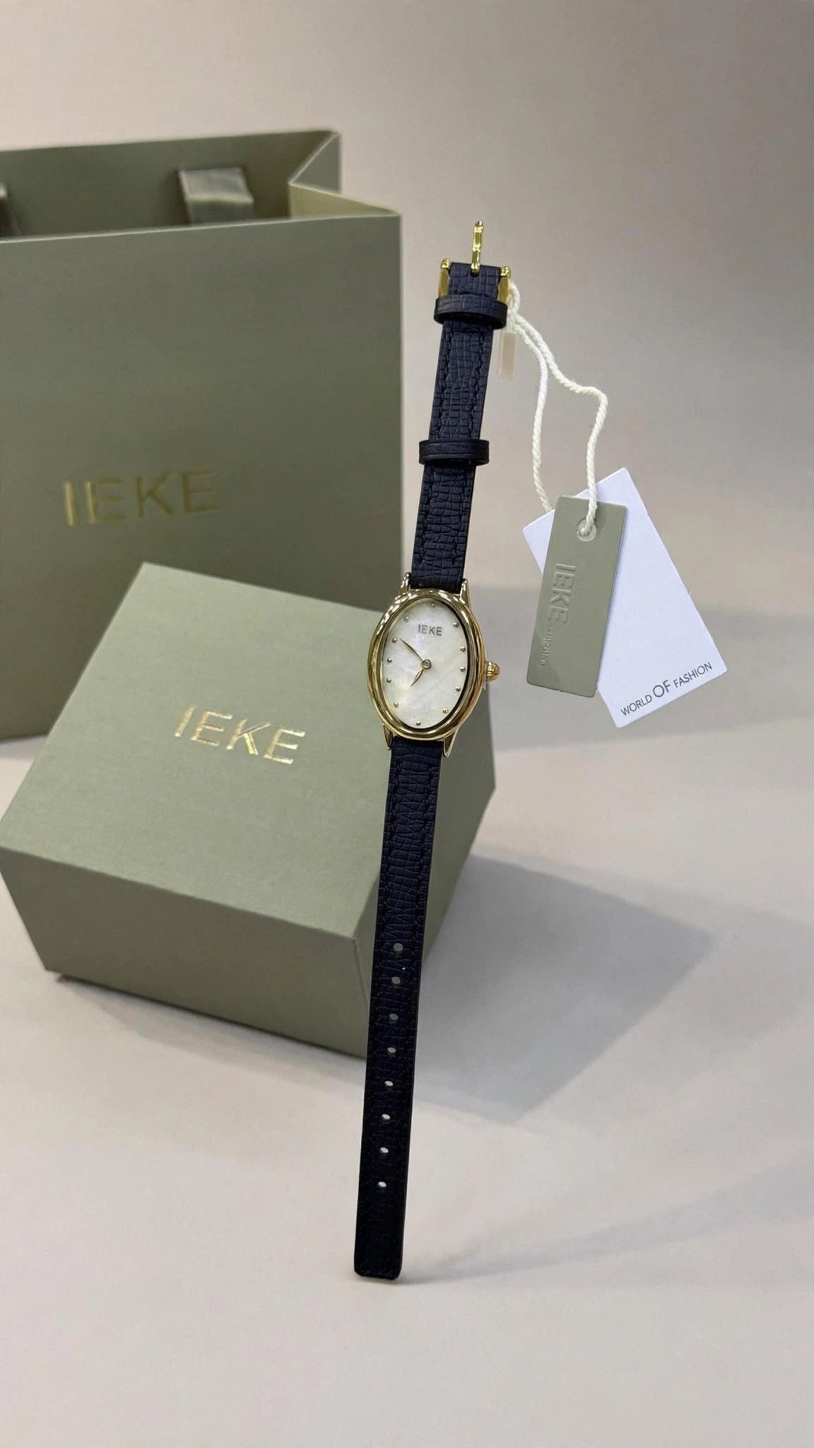 Montre Femme Ovale Bracelet Cuir